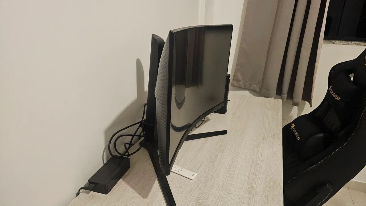 Samsung Odyssey G6  - Foto 2