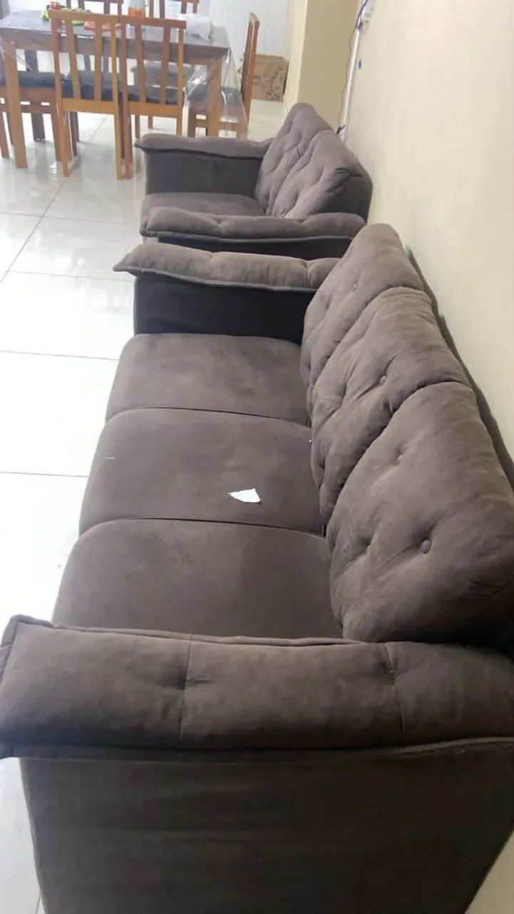Vendo jogo de sofá 2 e 3 lugares com pouco tempo de uso 