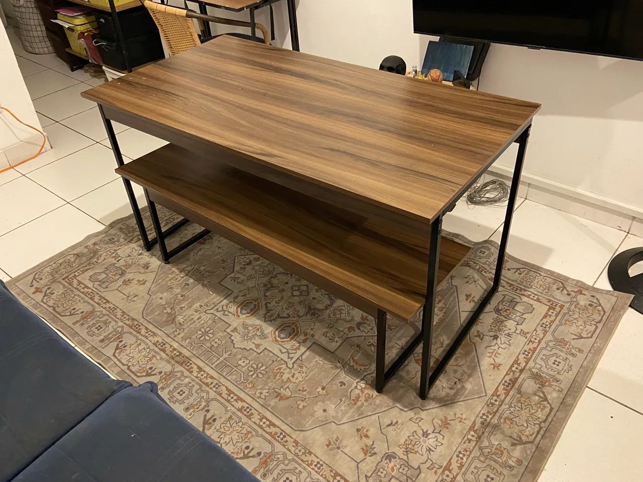 Mesa de jantar com 2 bancos 