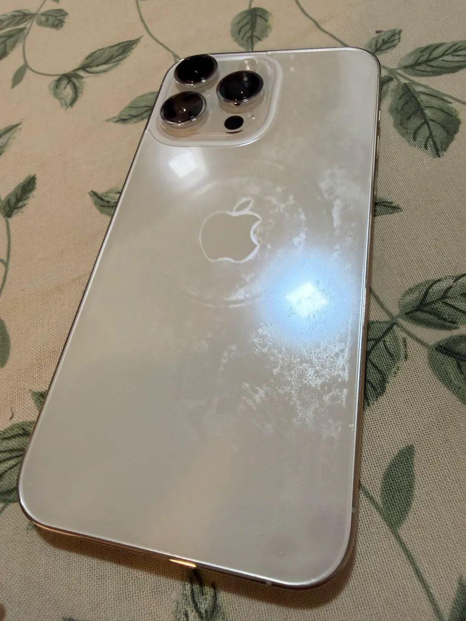 iPhone 14 Pro Max Prateado / Branco