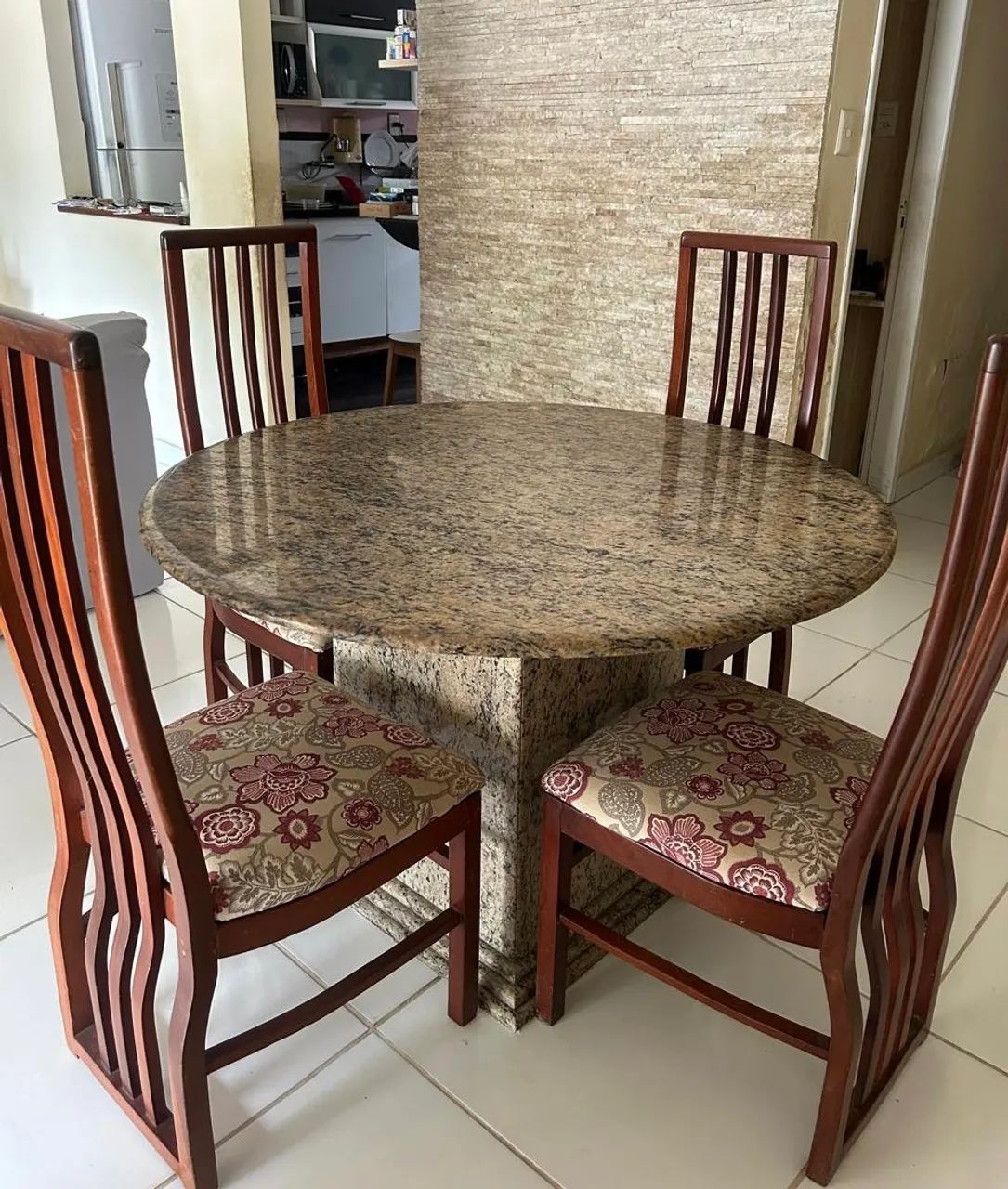 Mesa de Granito Branco Dallas com 4 lugares