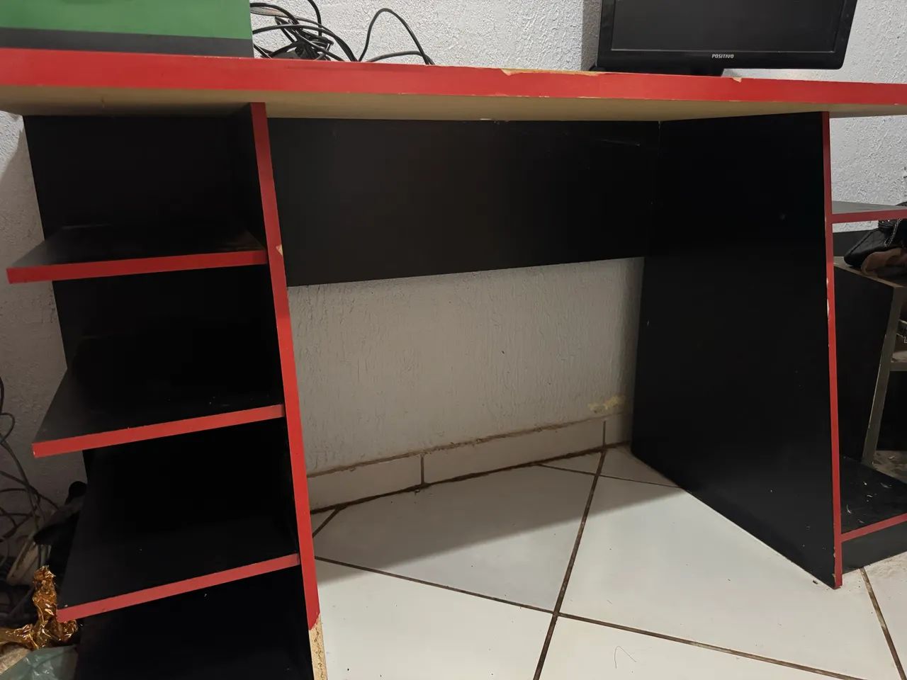 Vendo mesa usada de computador - Foto 2