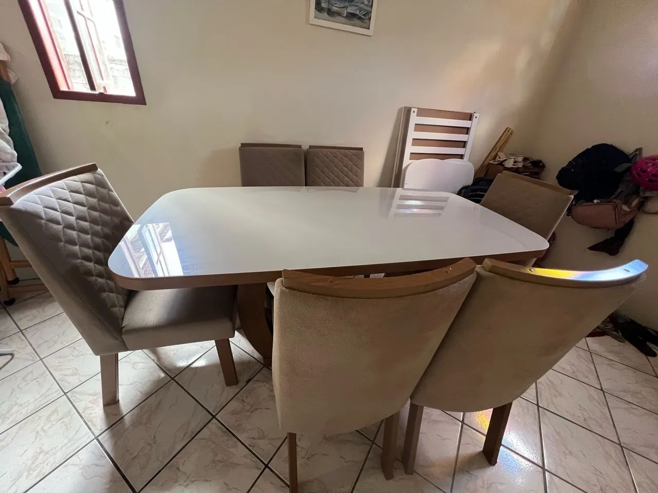 Vendo mesa com 6 cadeiras