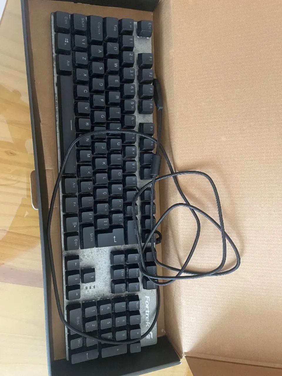 Teclado gamer Fortrek G preto