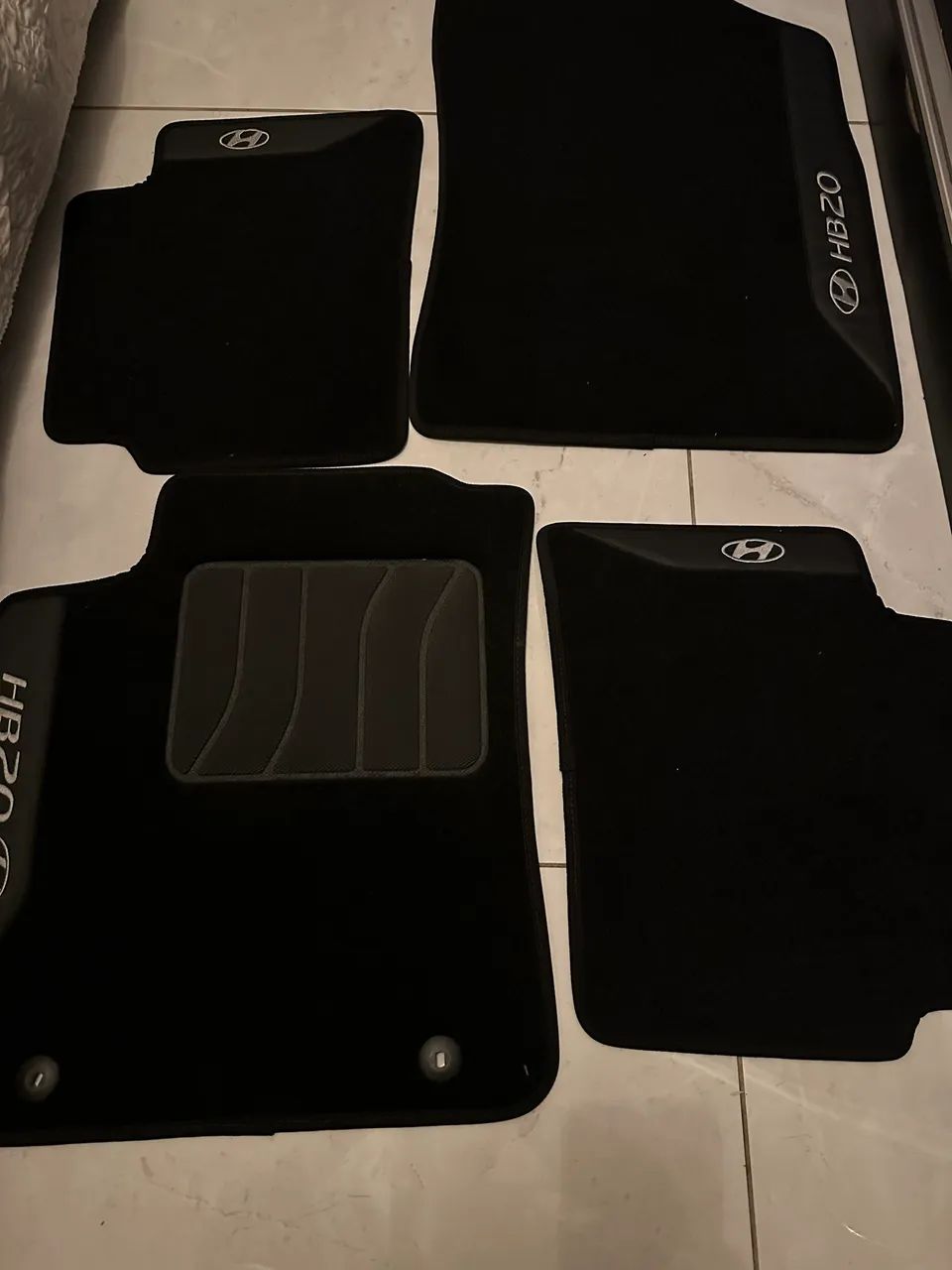 Jogo de tapete de carpete ORIGINAL  hb20  2013 a 2019 