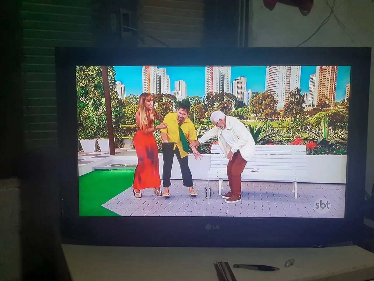 Vendo tv funcionando perfeitamente 32 polegadas LCD  se vinher retira faço 250 no Olinda  - Foto 4