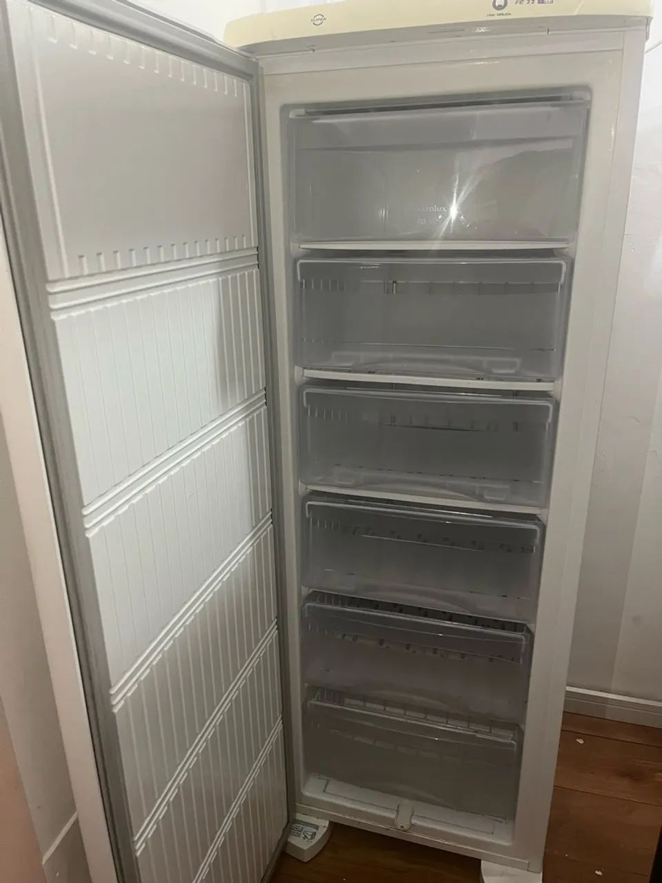 Freezer Vertical Electrolux FE22 - 215L - Foto 4