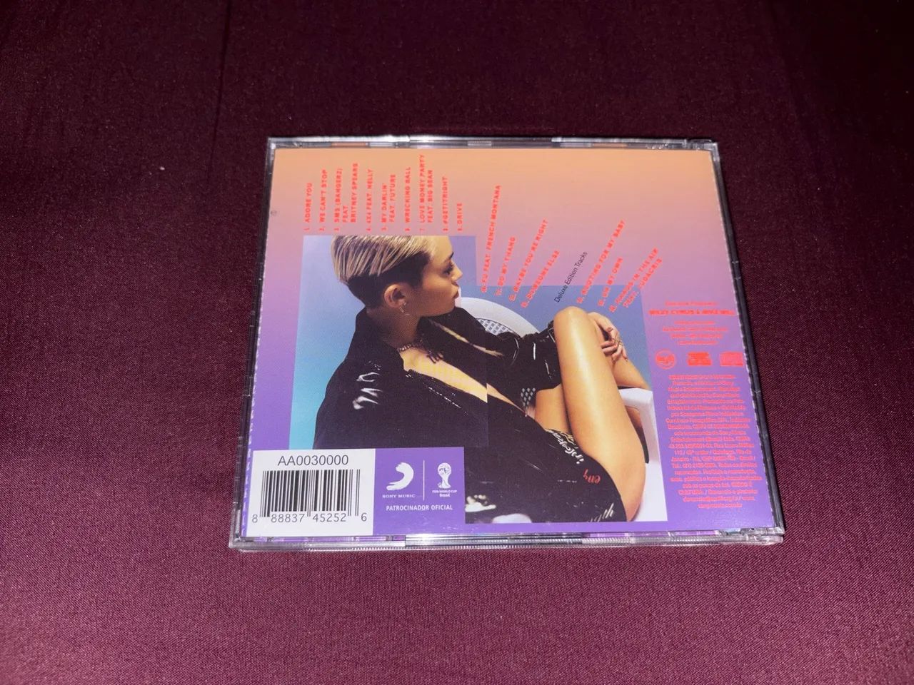 CD Miley Cyrus - Bangerz (Deluxe Edition) versão brasileira - Foto 2