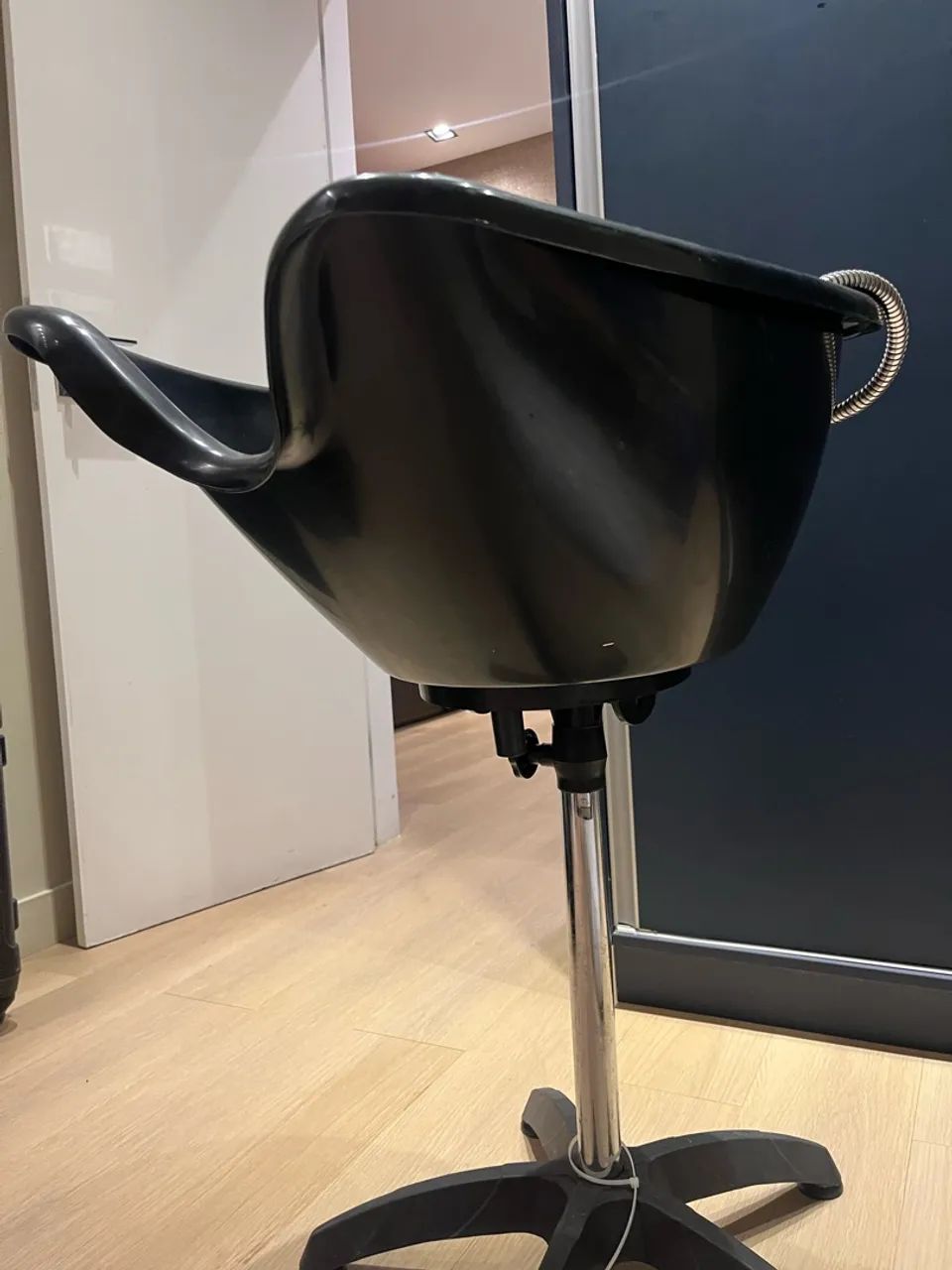 Vendo lavatório móvel em excelente estado.  - Foto 3