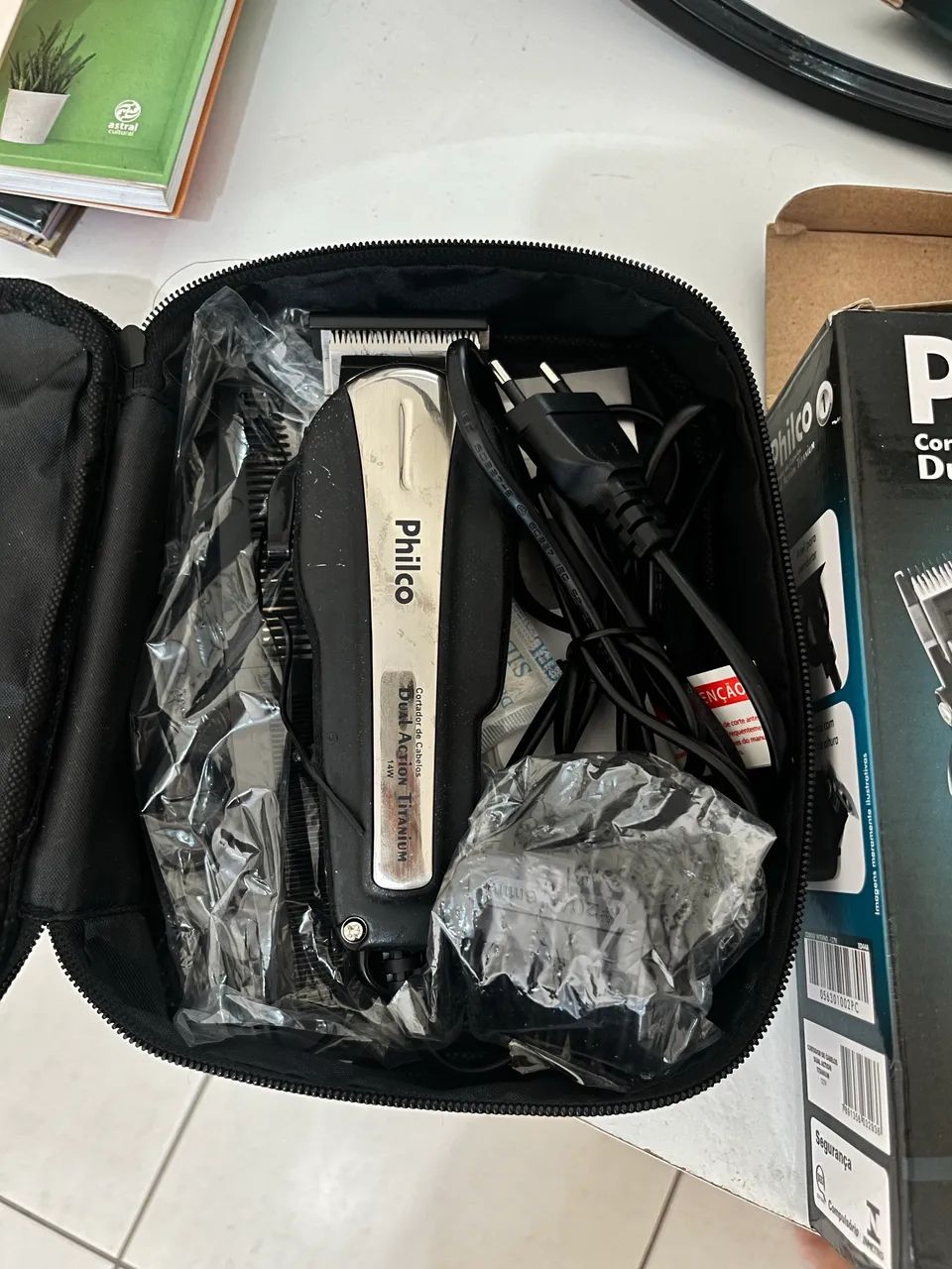 Máquina de cortar cabelo 14w com bolsa e kit completo  - Foto 3
