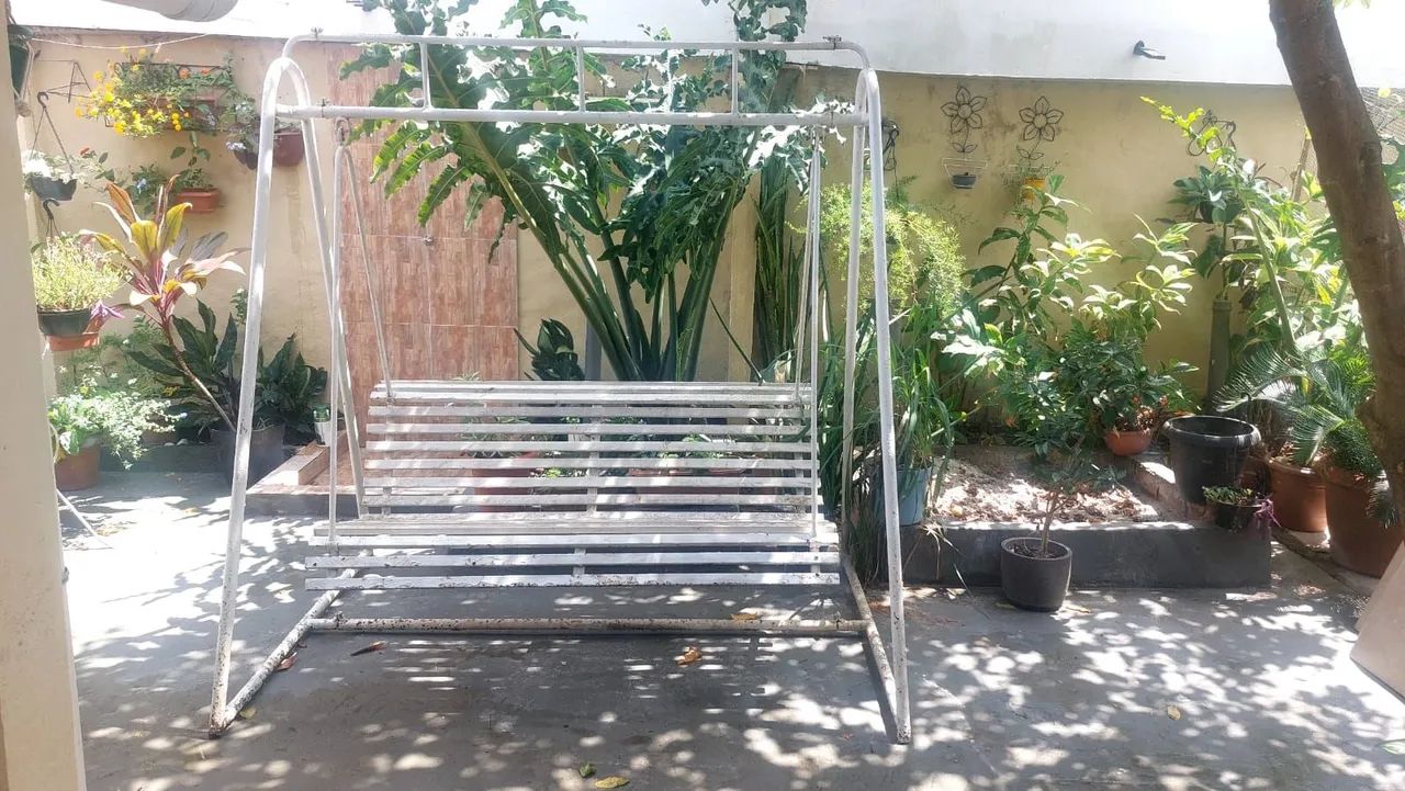 Balanço de Ferro com 3 lugares... precisando de pintura - Foto 3