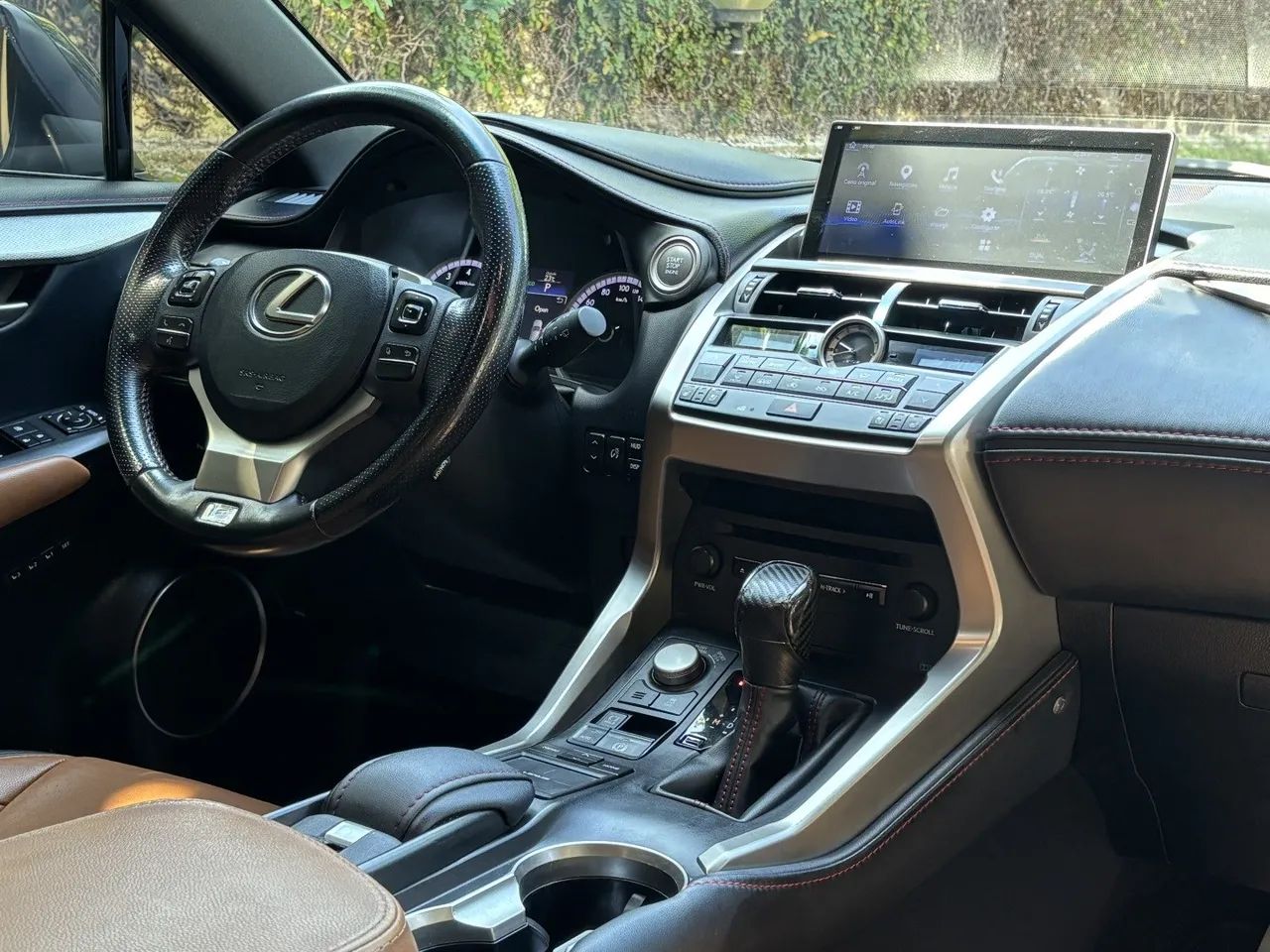 Lexus NX-200t F-sport 2.0 16V 238cv Aut., foto 8 de 10