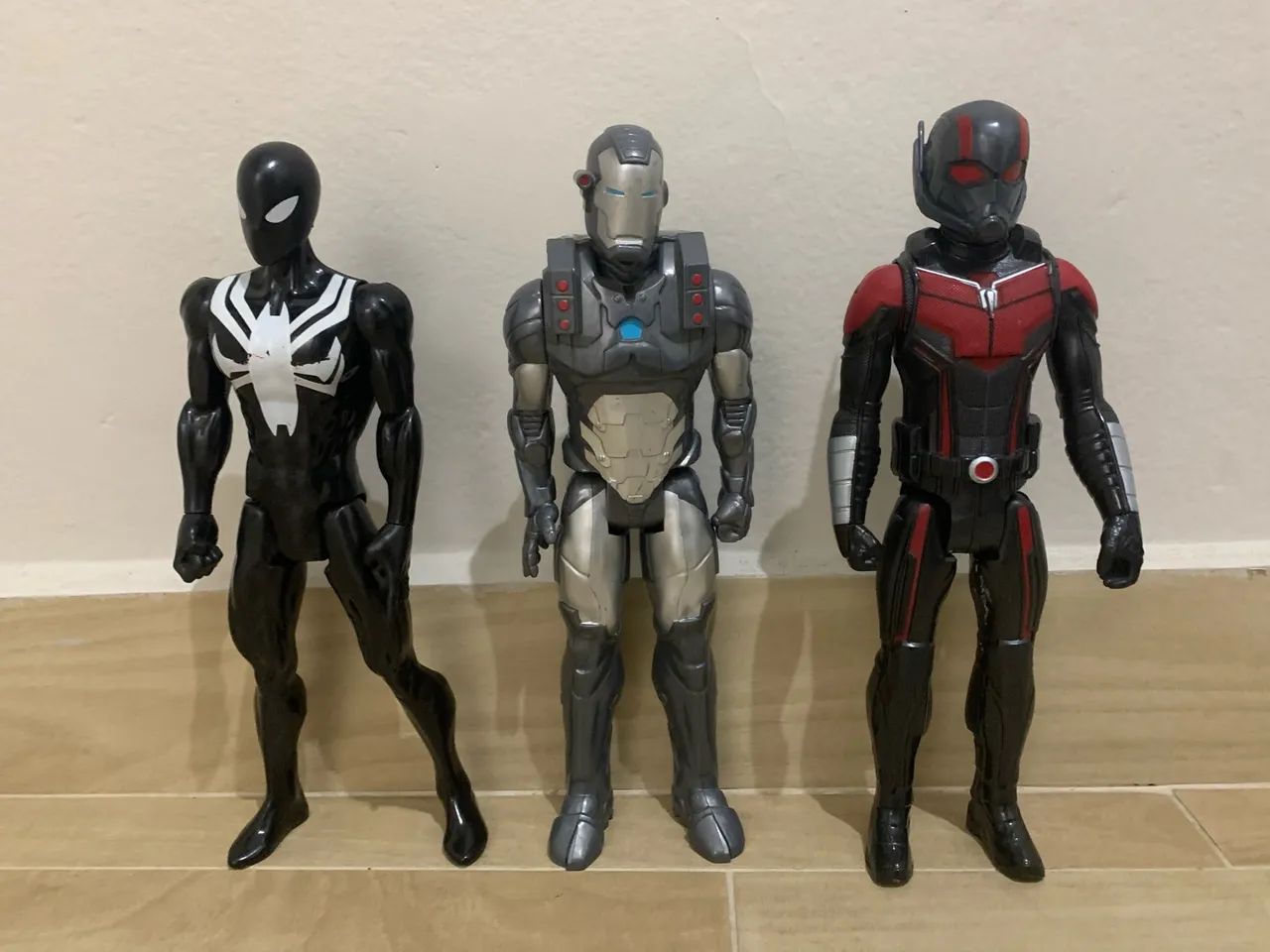 Bonecos Marvel e DC 