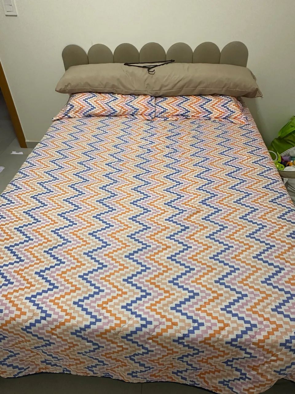 Vendo cama box de casal ortopédica.