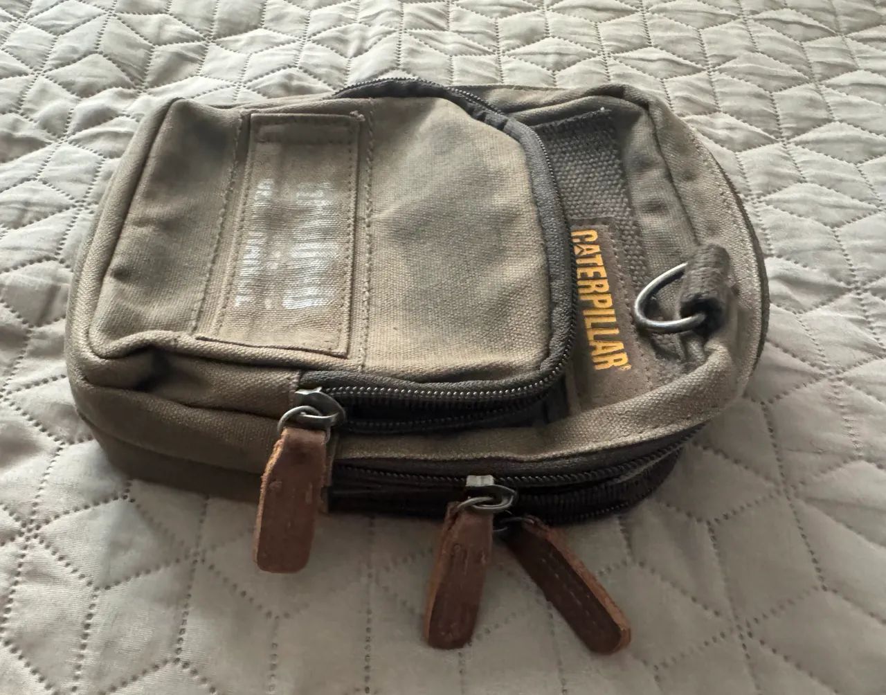 Bolsa de ombro da marca Caterpillar em lona. - Foto 3