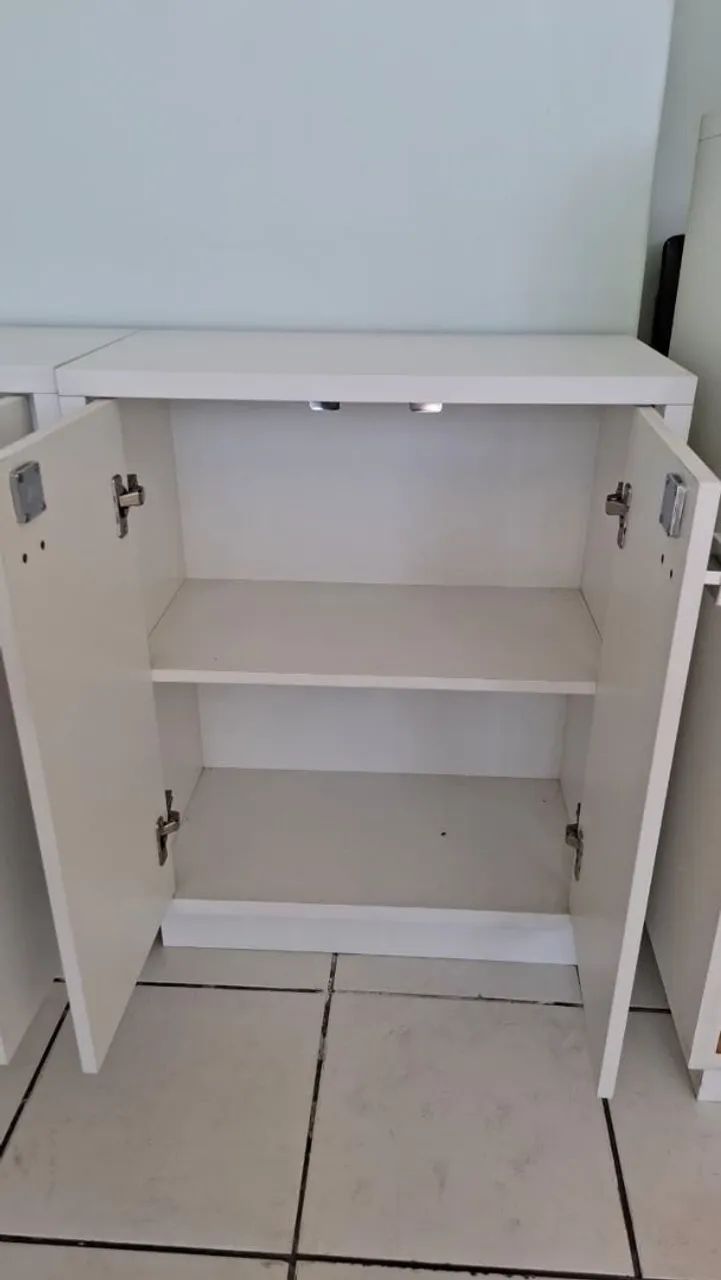 Armário com duas portas, chaves e divisória interna projetado em Mdf - Foto 3