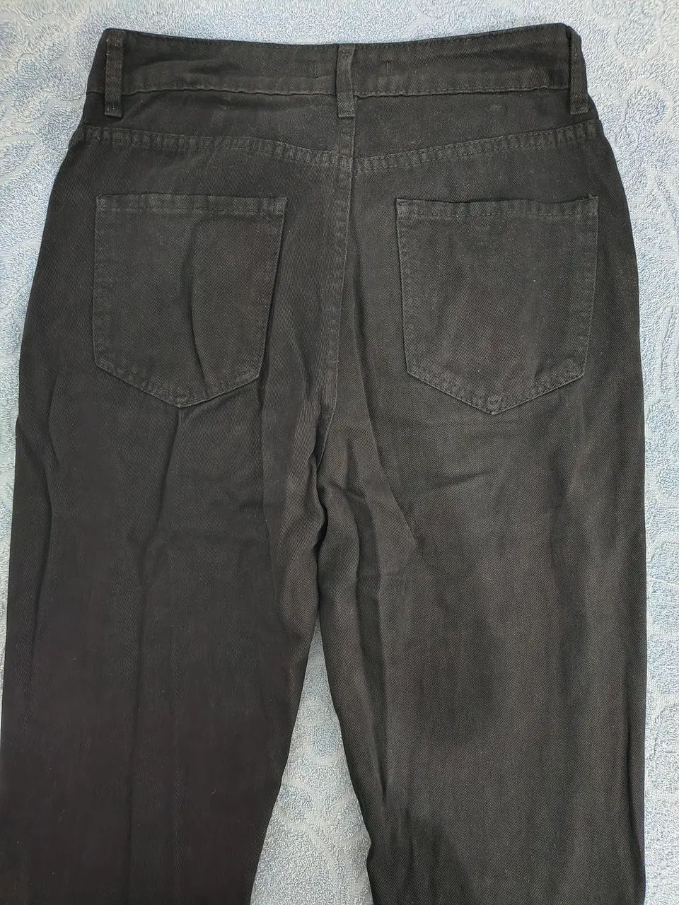 Calça Jeans Estilo Reta Lavagem Preta Com Abertura na Lateral e Sem Lycra - Foto 3