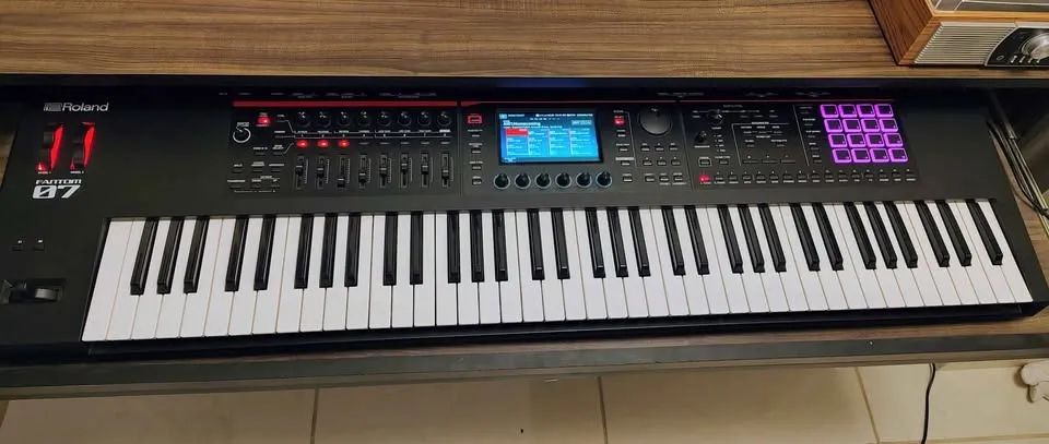 Roland Fantom 07 - Foto 2