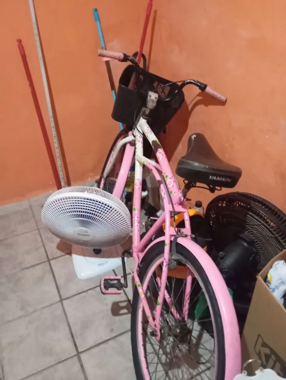 Uma bicicleta feminina  - Foto 2