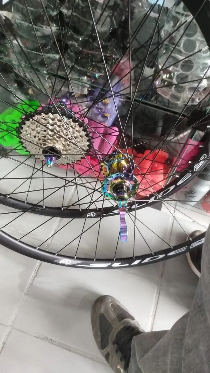 Vendo aro 29 com par de cubo camaleão e k7 de 8v - Foto 4