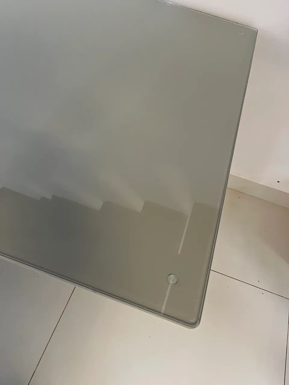 Mesa de jantar 1,60 x 0,90 m com base de madeira - moderna e elegante - Foto 4