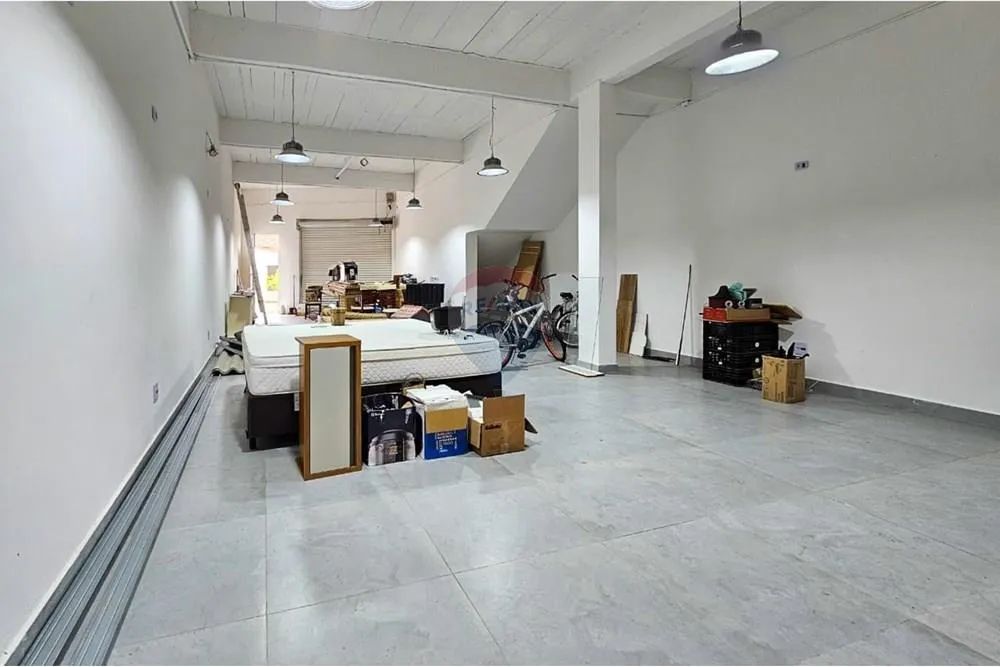 Salão comercial com 100m² para locação definitiva