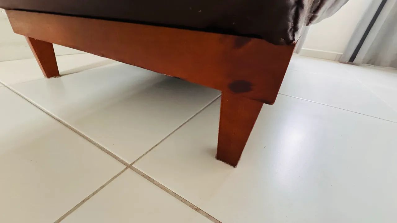 Sofá-Cama Casal em Madeira Maciça e Courino Marrom - Muito Conservado - Foto 5