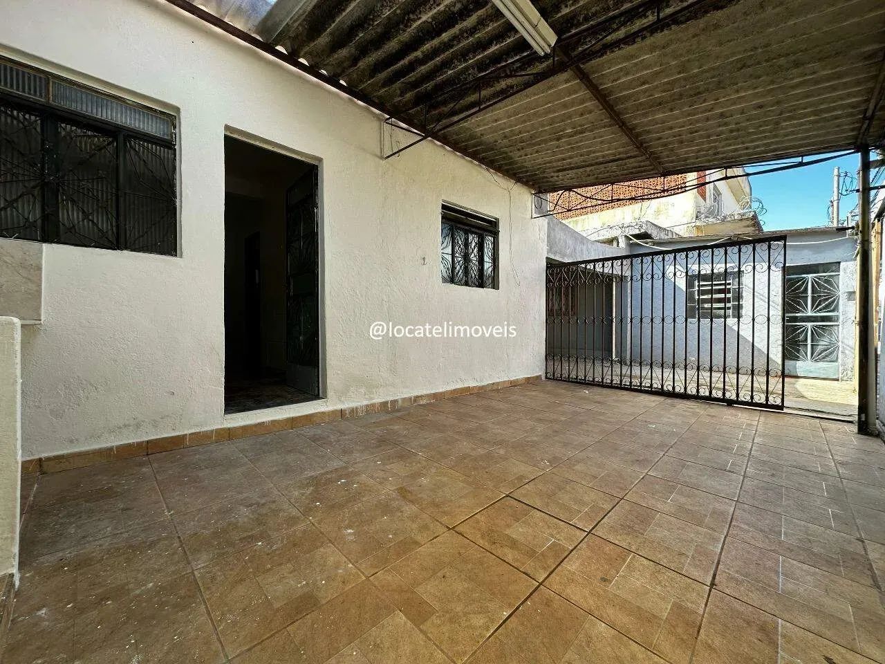 Casa com 01 (um) quarto, no bairro Milionários