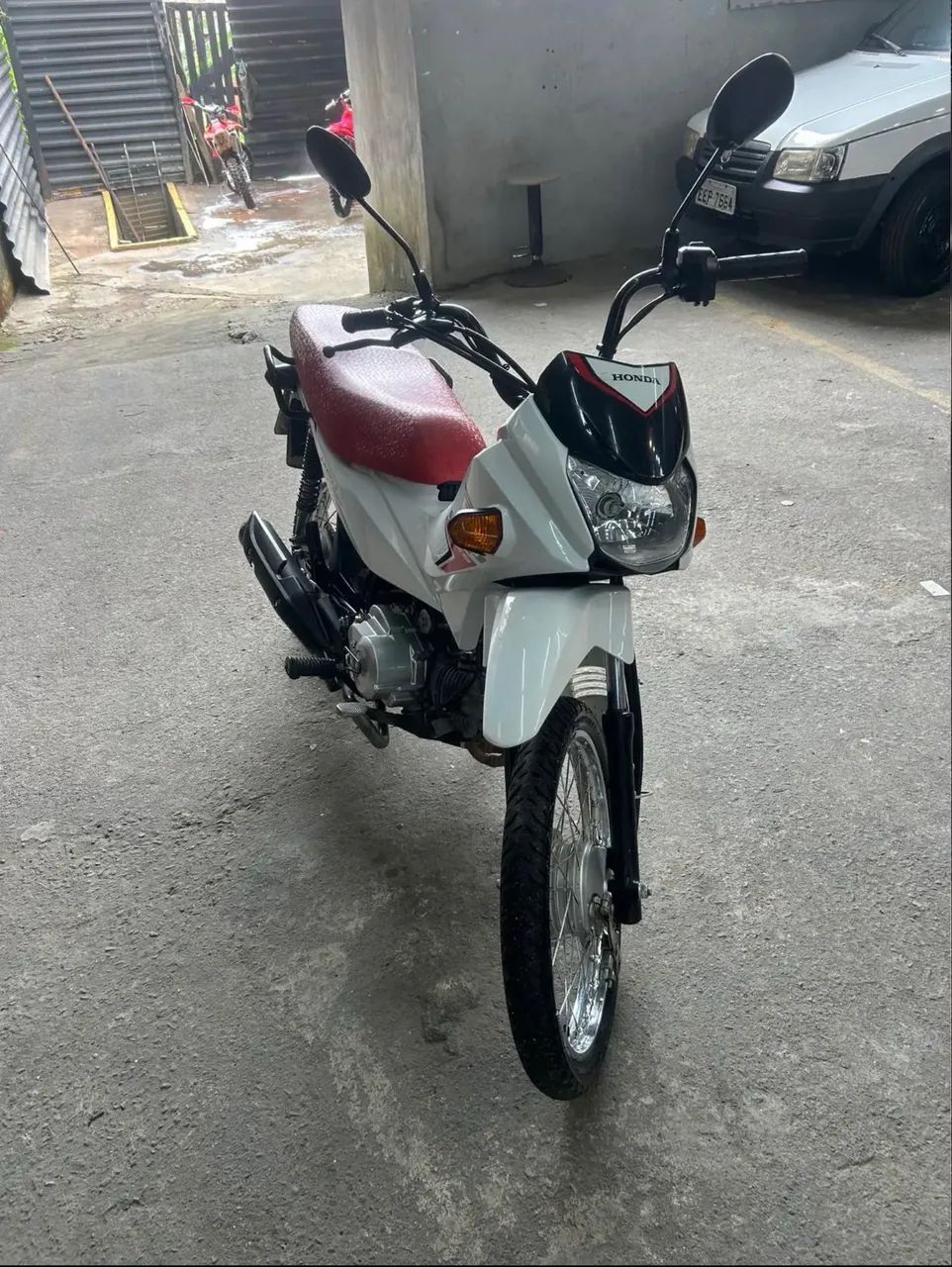 Vendo pop 110 muito nova 