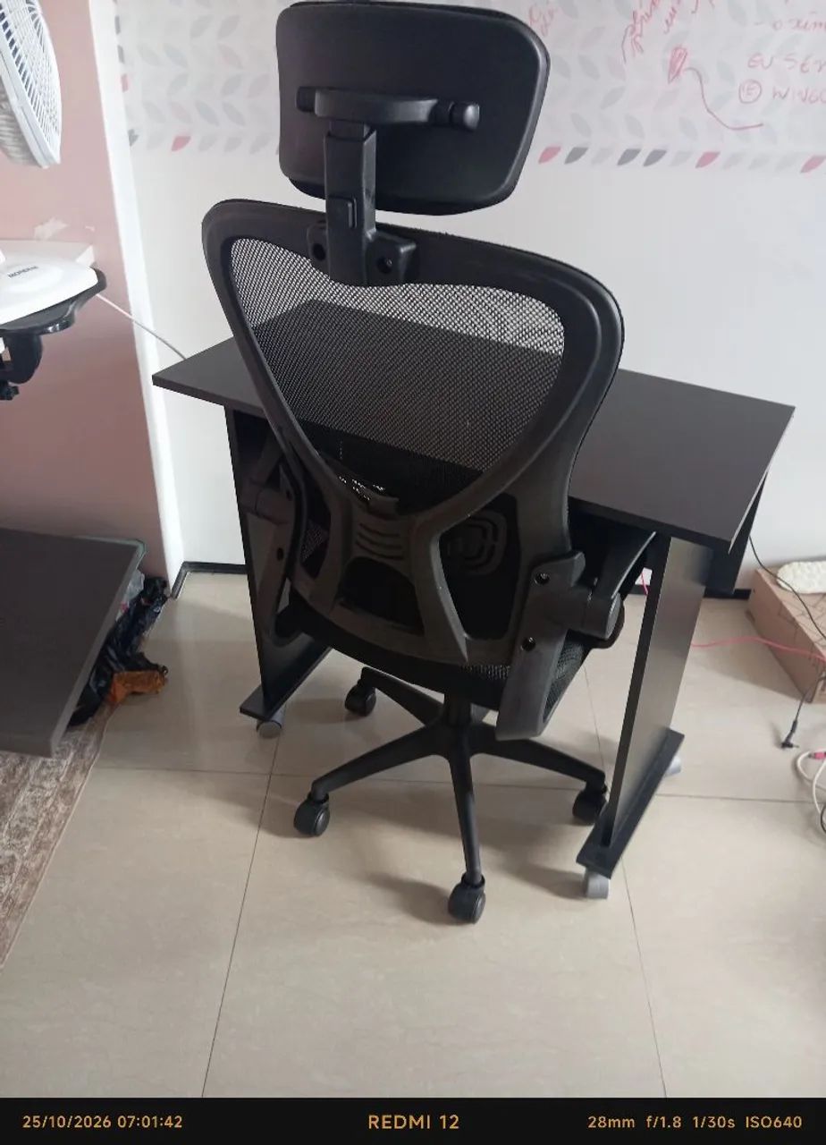 Conjunto escritório, mesa e cadeira, ergonômico e compacto  - Foto 5