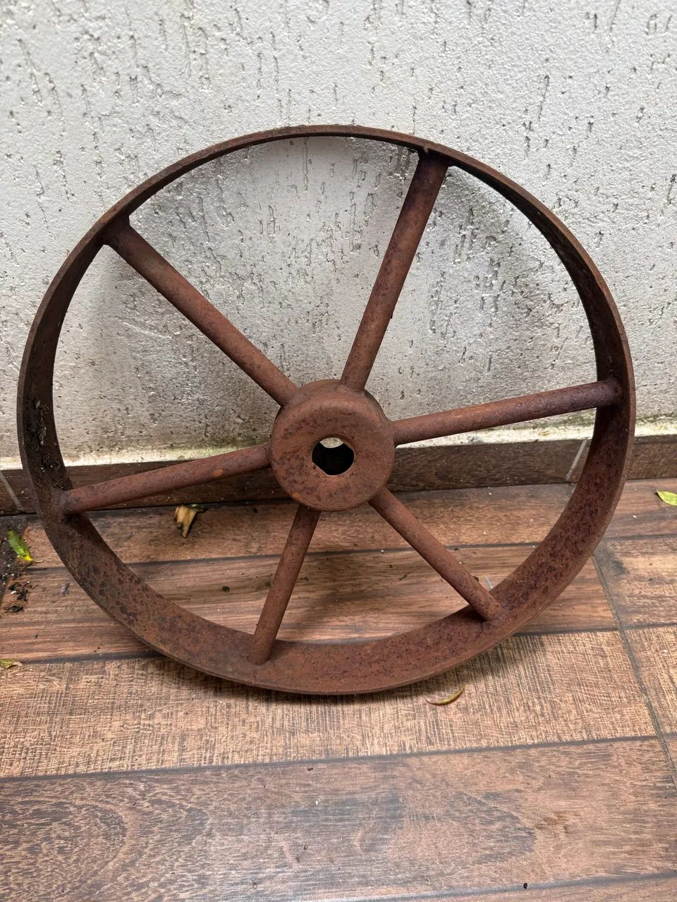 Roda de ferro antiga decoração  - Foto 3