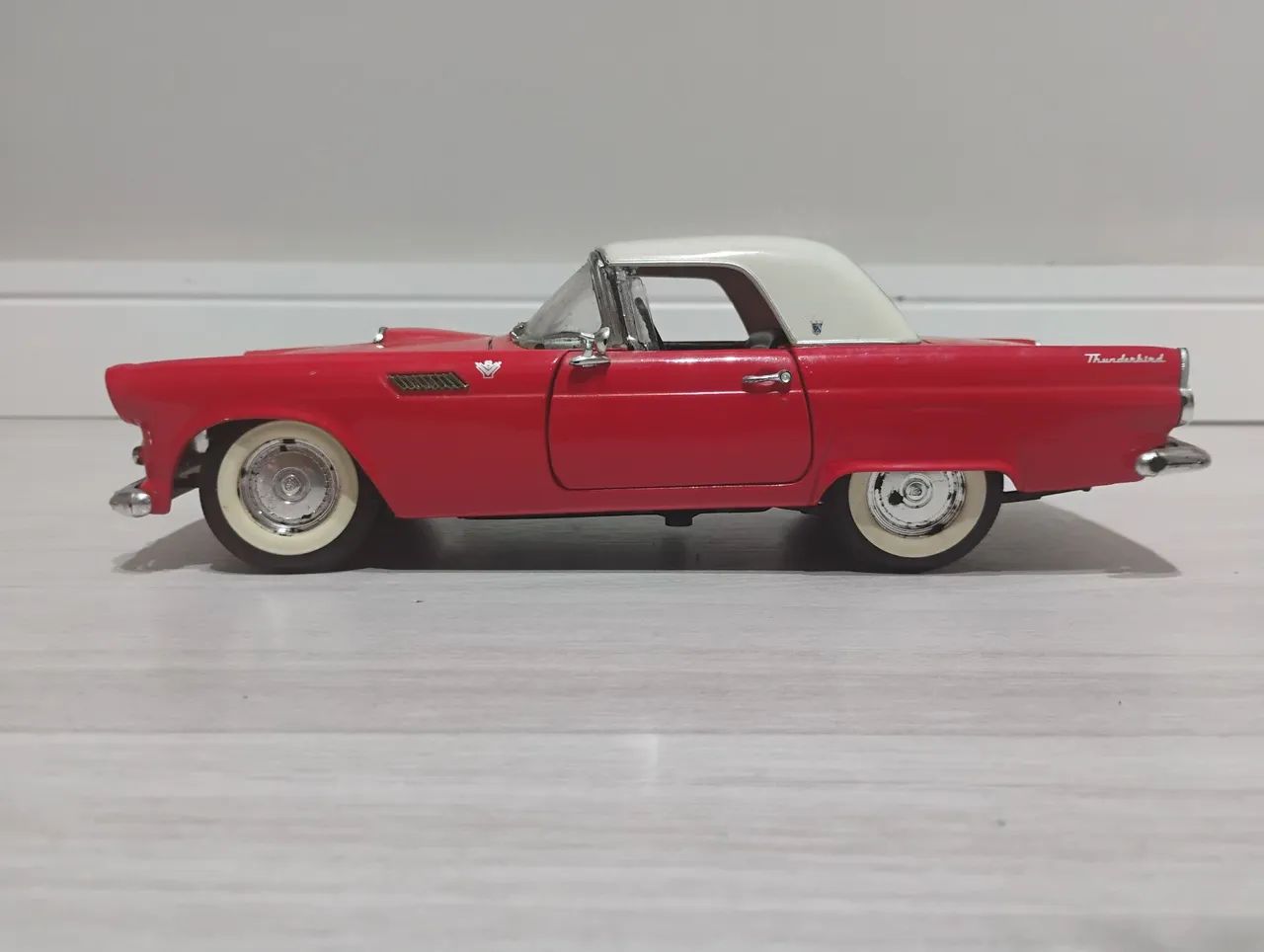 MINIATURA FORD THUNDERBIRD  ESC 1/18