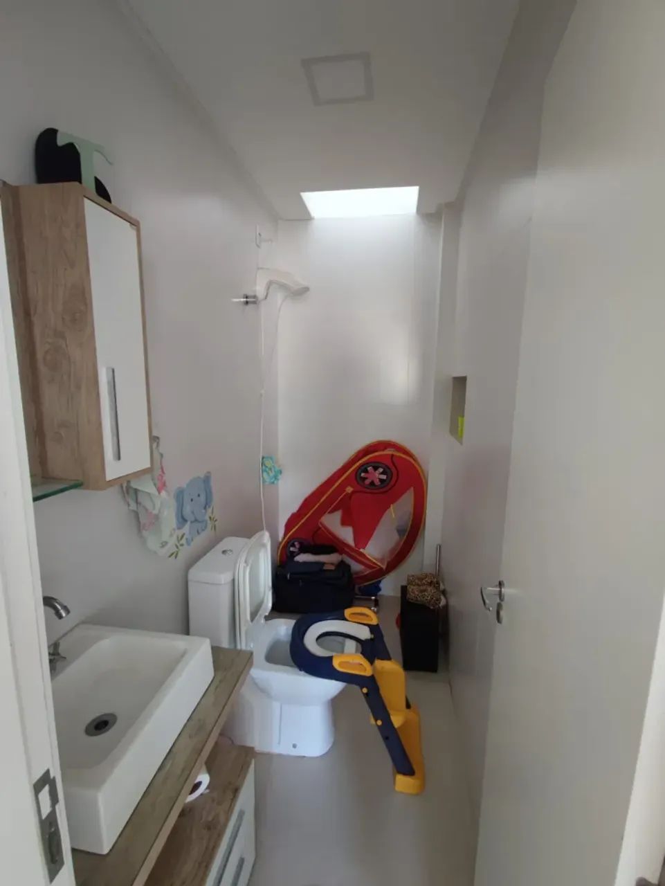 SOBRADO COM  02 SUITES, SEMI-MOBILIADO, 900M MAR!!! - Foto 5