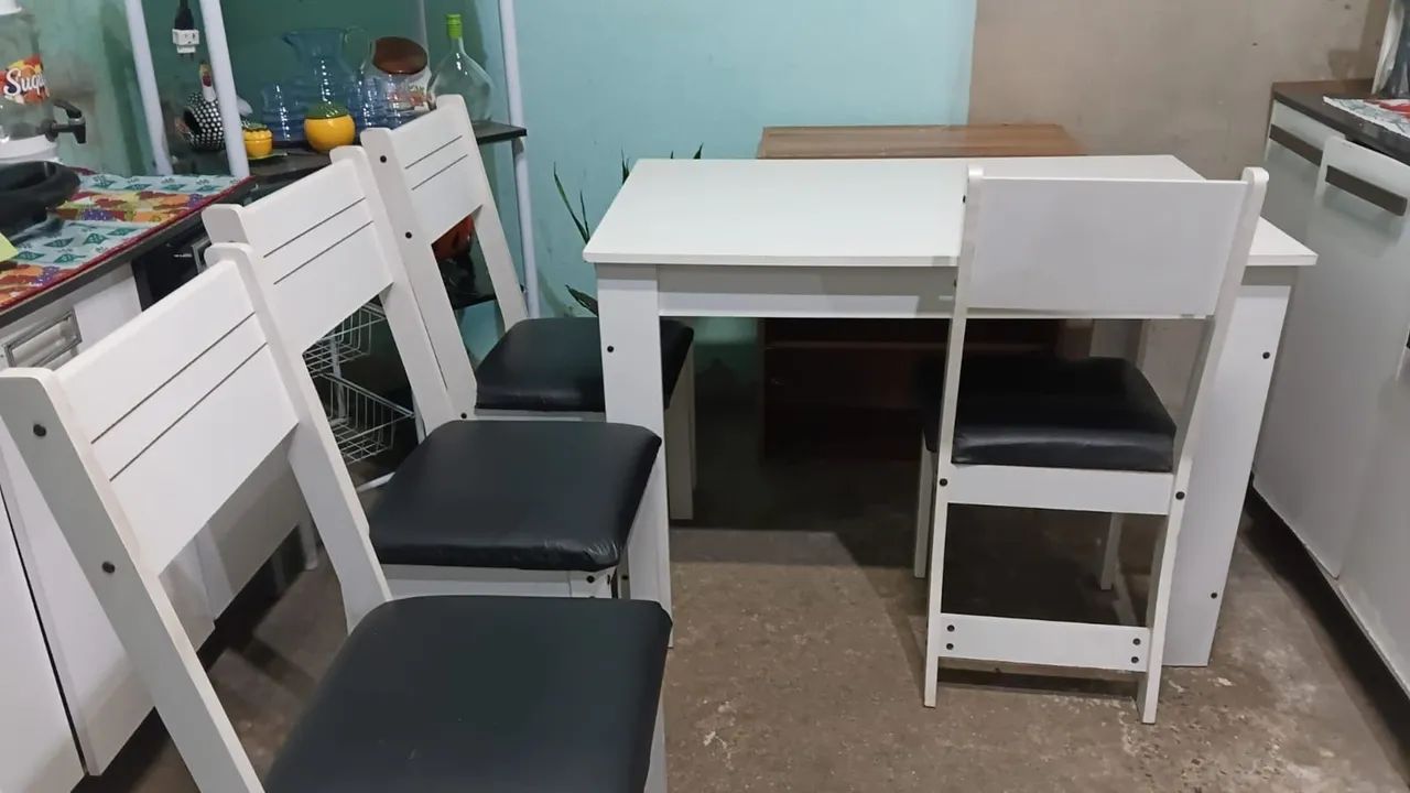 Mesa nova 4 cadeiras