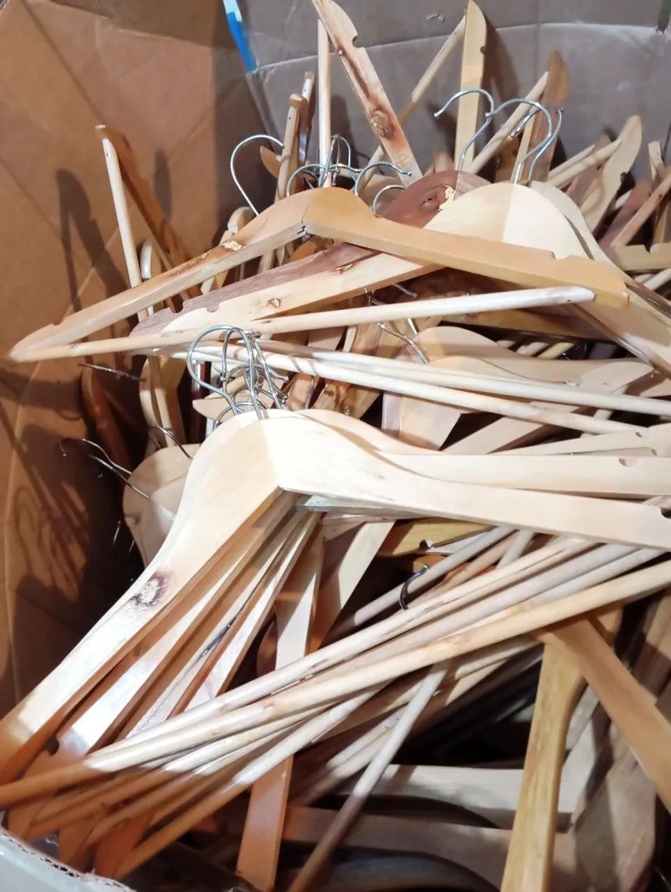 50 Cabides de Madeira Super Novos - Foto 3