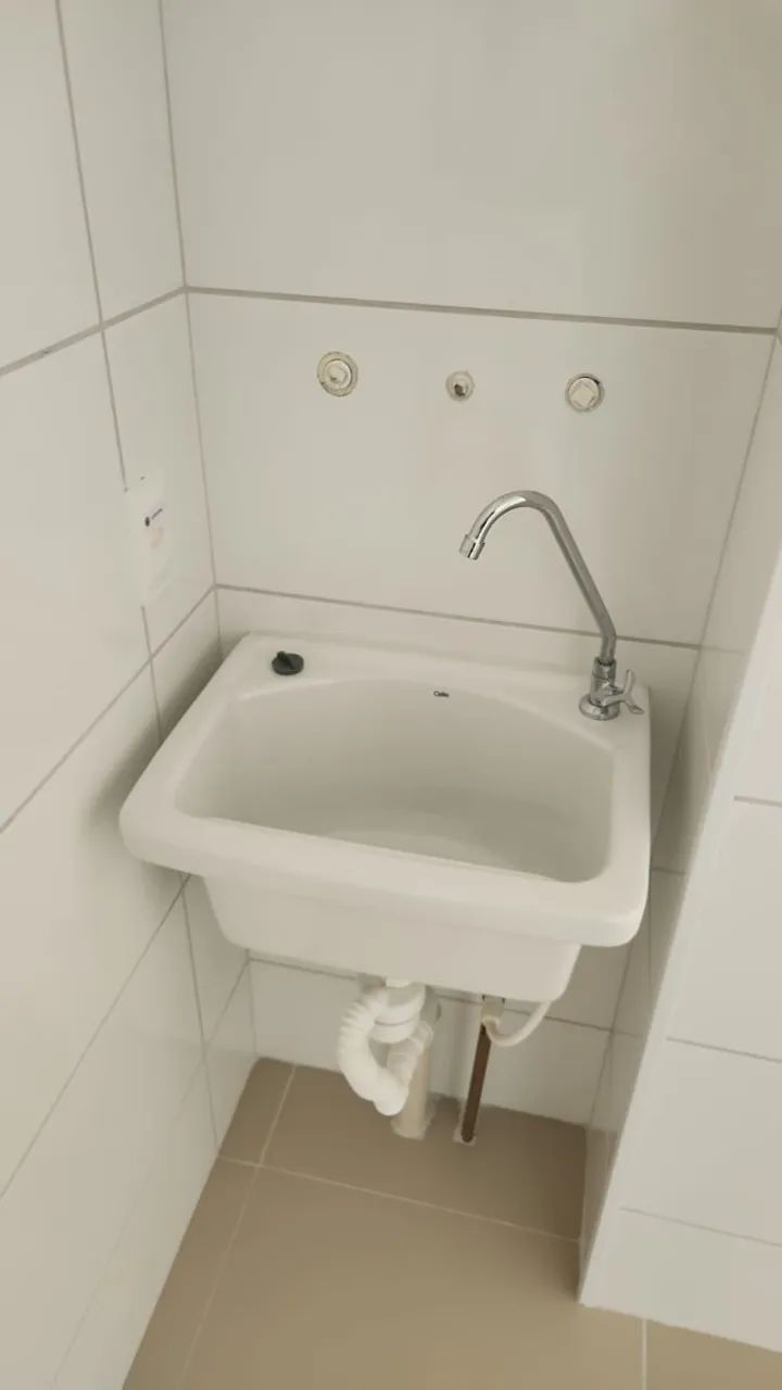 Vendo Tanque P 510x380mm branco Celite, com Torneira Docol cor cromo. 