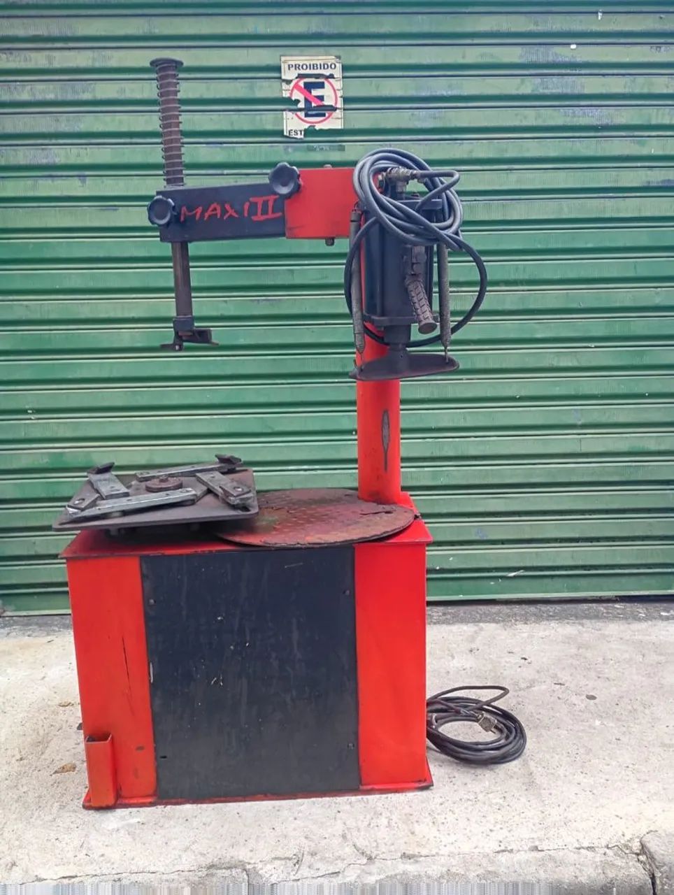 Montadora/desmontadora de pneus