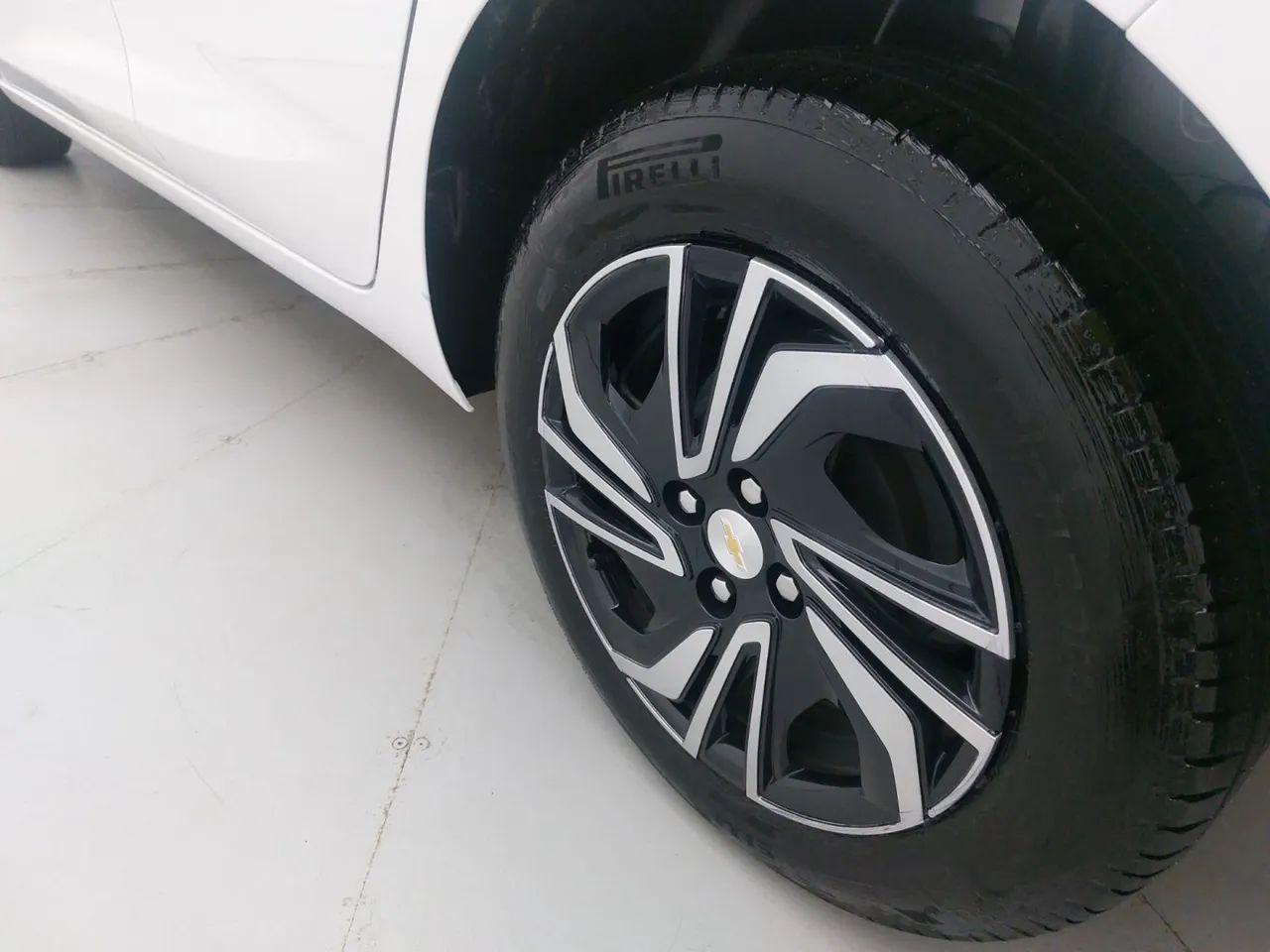 Chevrolet Onix Hatch 1.0 12V Flex Mec. 4P, foto 12 de 18