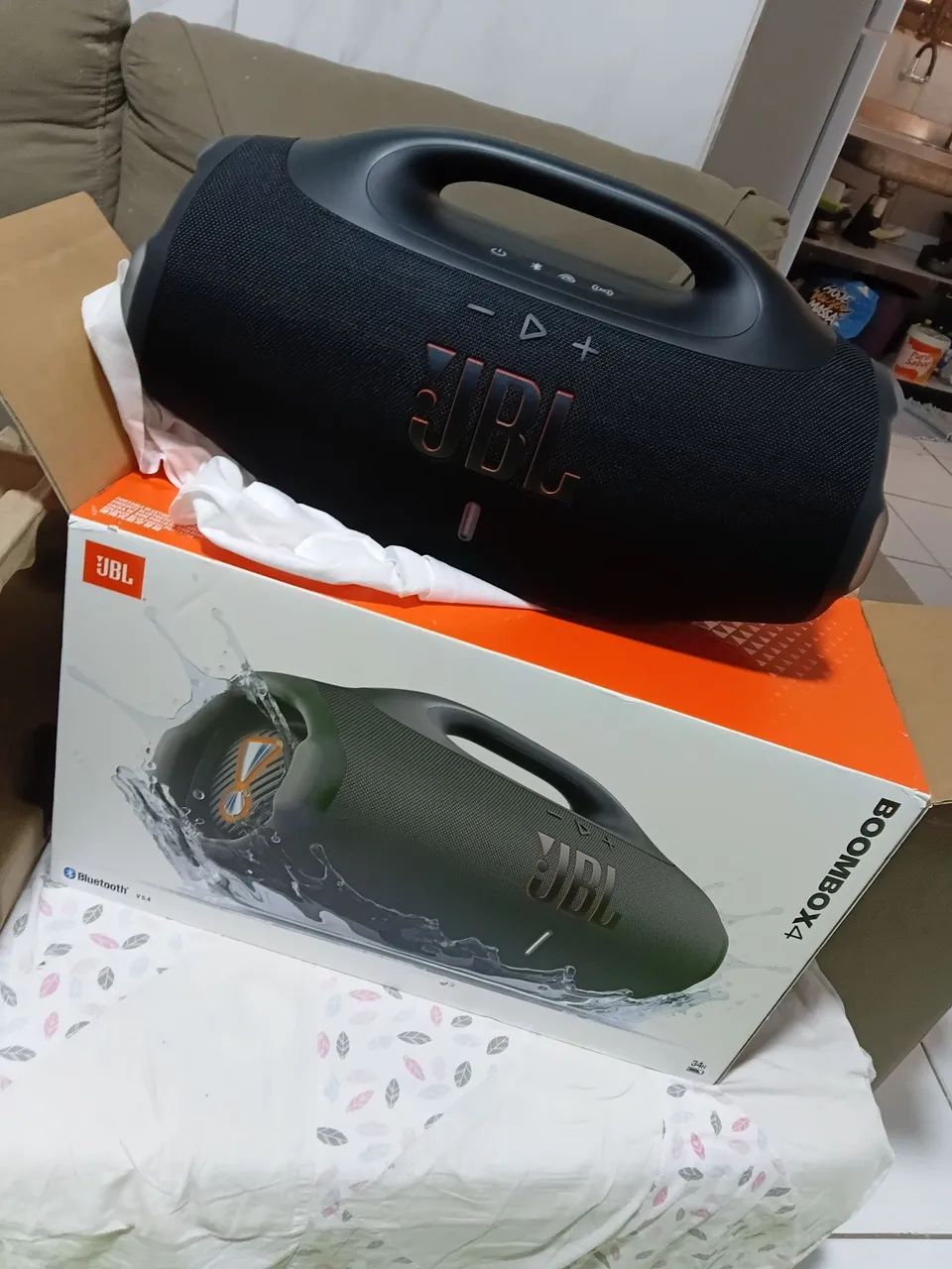 Caixa de som JBl Bombox 4