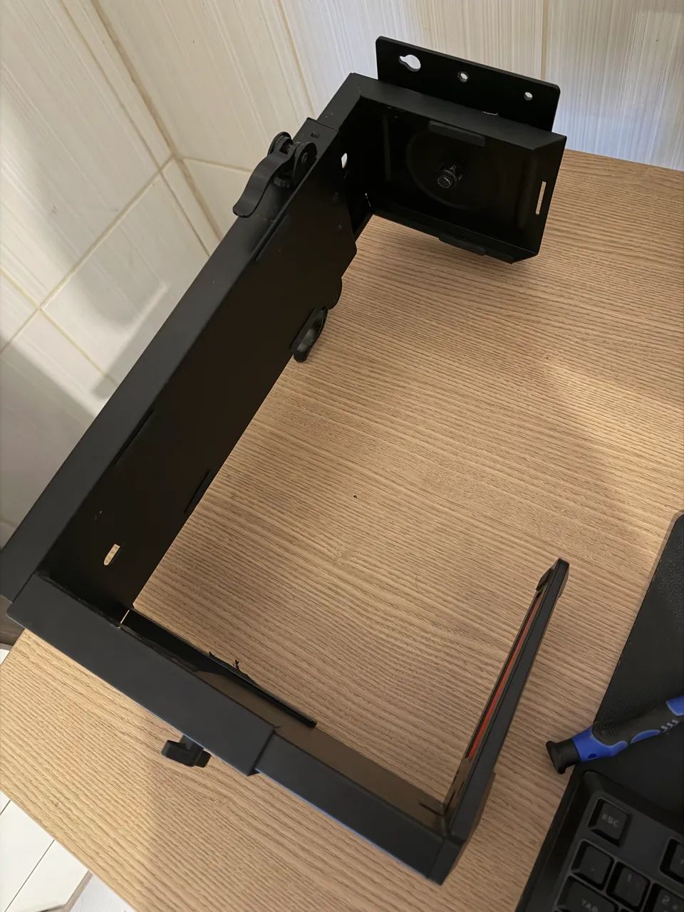 Suporte de Gabinete - GenioDesk