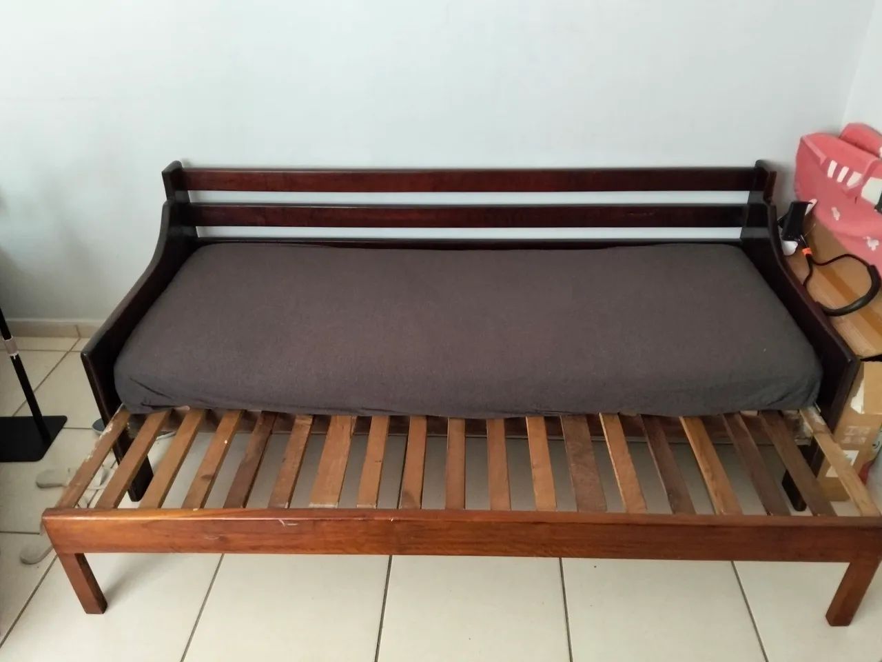 Sofá cama madeira  - Foto 2