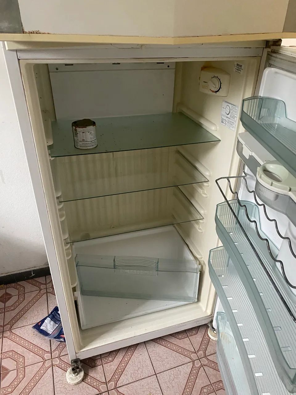 Vende-se geladeira que não gela - Foto 2