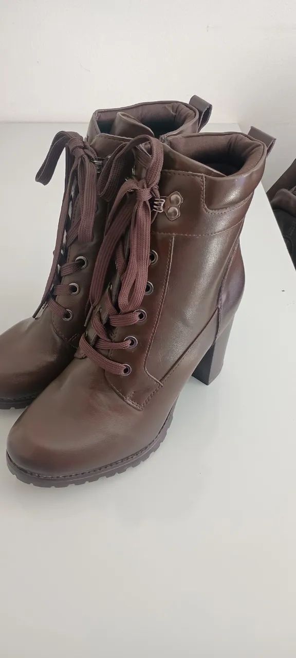 Bota nova na cor marrom 