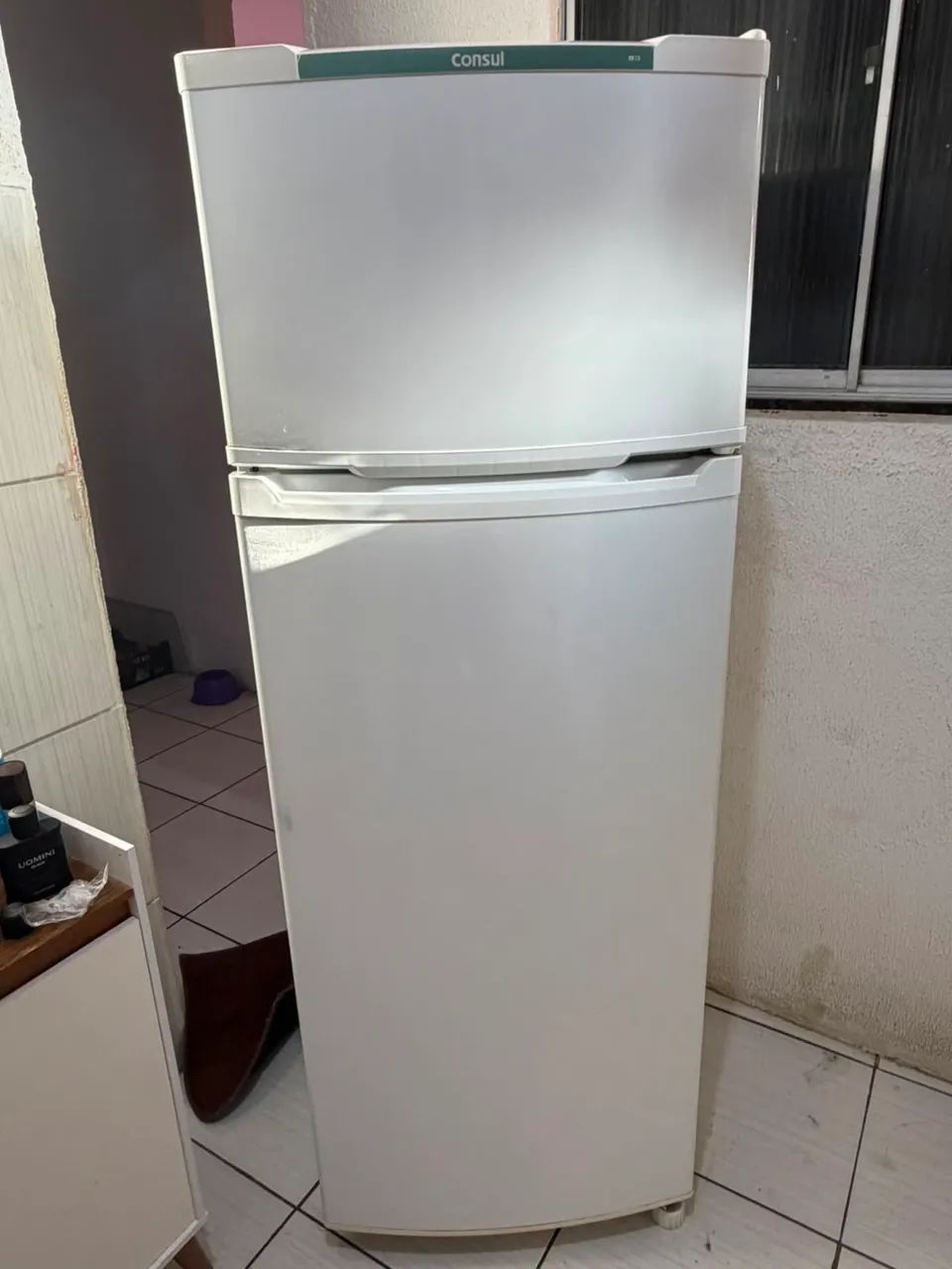 Geladeira semi nova funcionando perfeitamente 