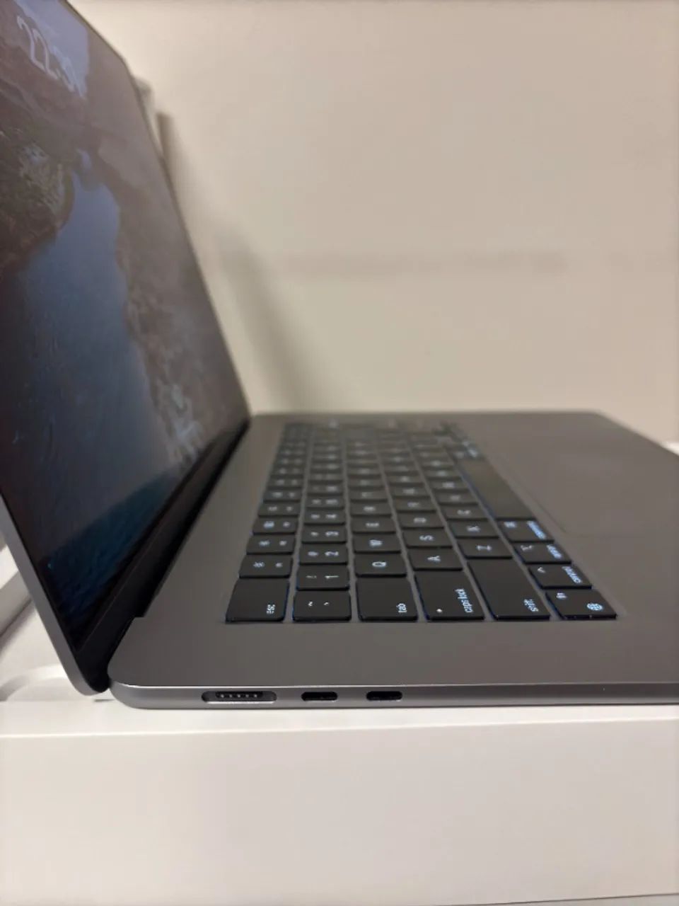 MacBook Air M2 15インチ　8GB 256GB 極美品 MacBook Air 15インチ Apple M2チップ搭載モデル [2023年モデル /SSD