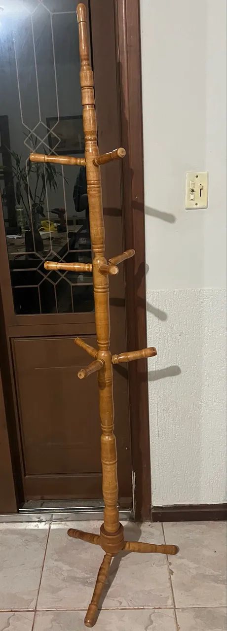 Vendo Cabideiro de Madeira 