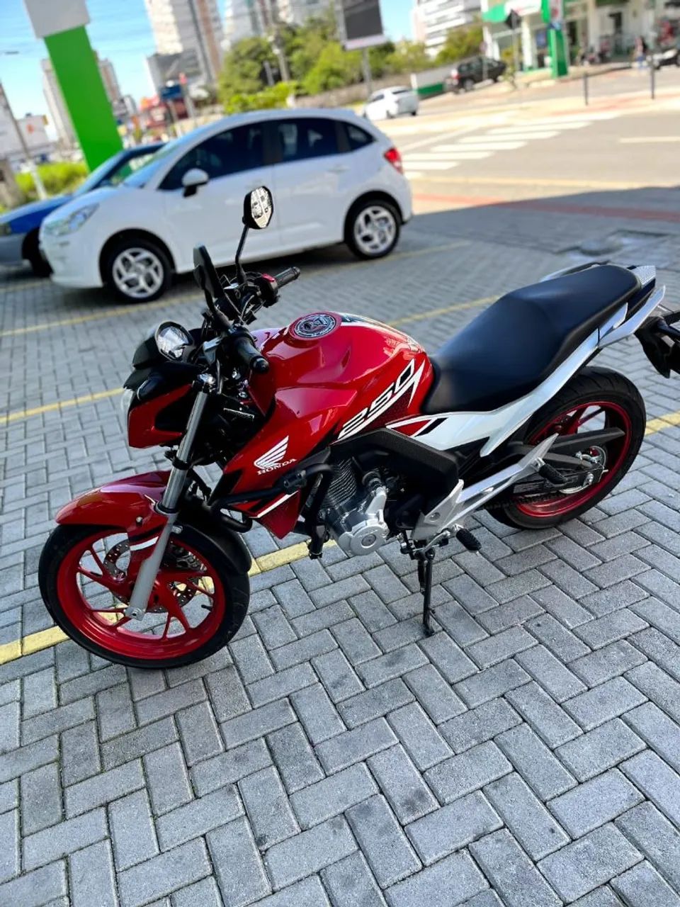 CB 250F Twister - Foto 4