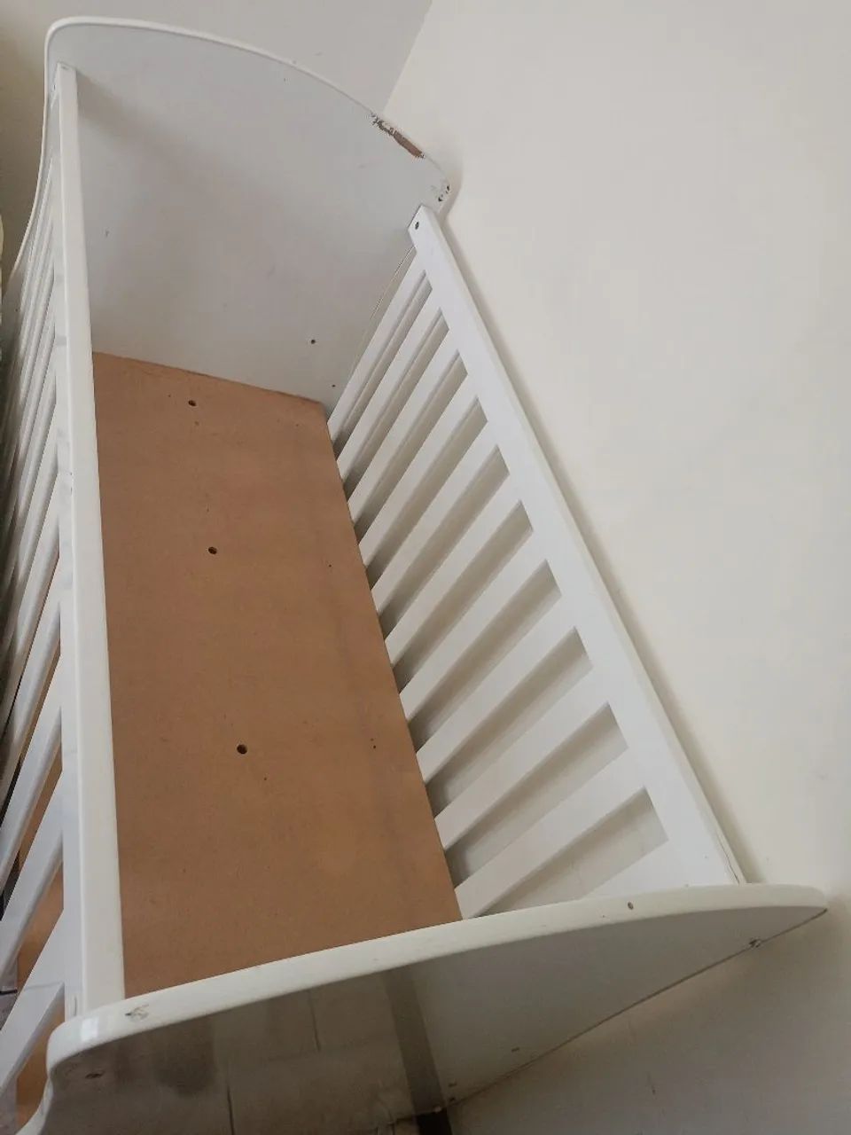 Selling crib and changing table65570168086659124