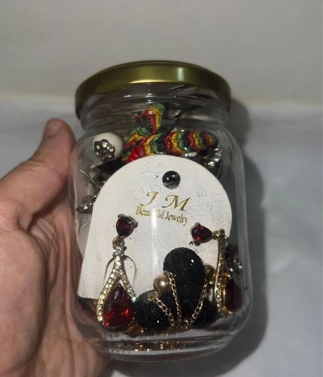 pote com joias e bijuterias variadas  - Foto 3