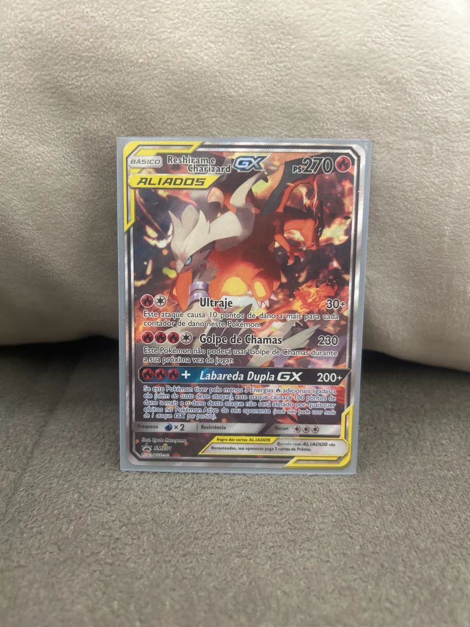 Reshiram e Charizard GX SM201